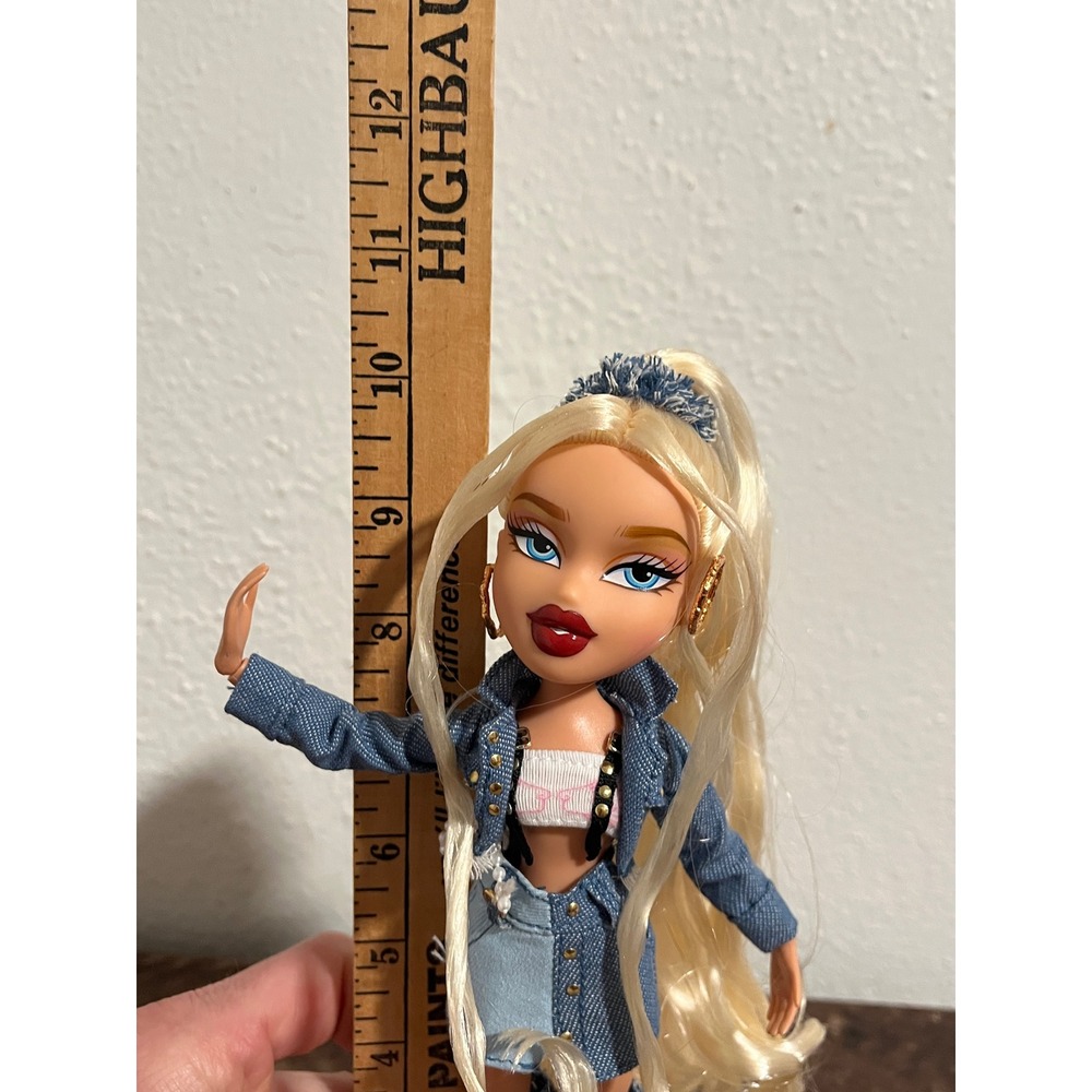 Bratz 20 Yearz Anniversary Cloe Fashion Doll Blonde Denim Outfit Y2K Style 10" - Picture 2 of 5